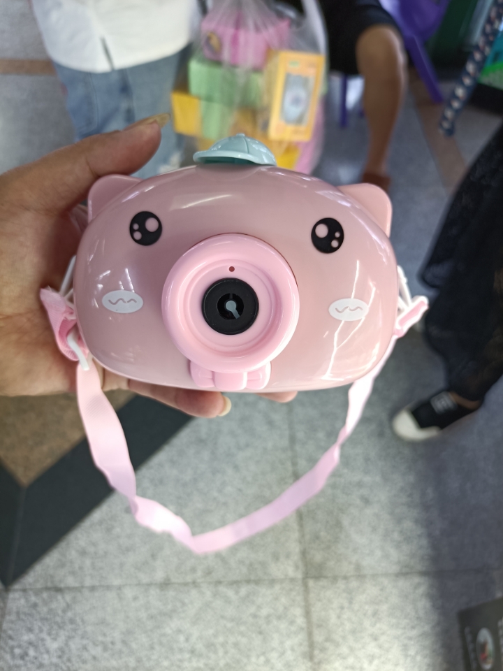 New best-selling products are being purchased through group buying and directly sold. The wholesale of the electric piglet bubble machine with a hat is selling well at street stalls details Picture