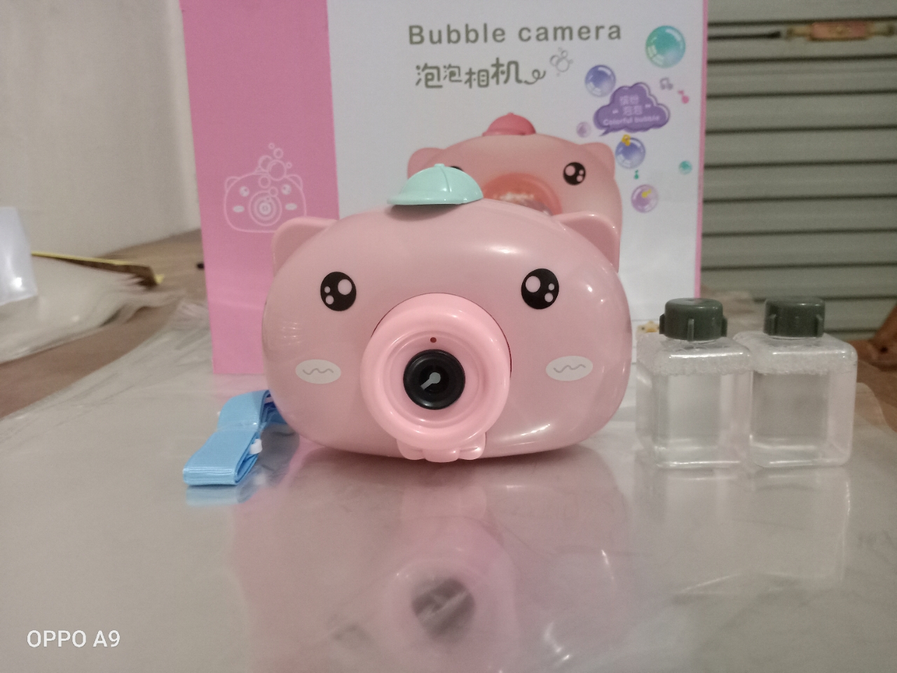 New best-selling products are being purchased through group buying and directly sold. The wholesale of the electric piglet bubble machine with a hat is selling well at street stalls Application Scenario