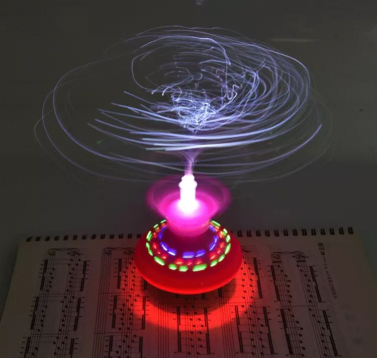 New bestsellers at street stalls: Electric flash music gyroscope, drifting gyroscope, light-emitting tape, crown fiber optic light-emitting toy Application Scenario