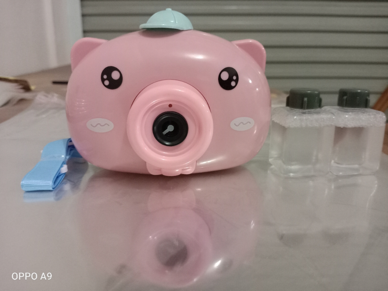 New best-selling products are being purchased through group buying and directly sold. The wholesale of the electric piglet bubble machine with a hat is selling well at street stalls full figure