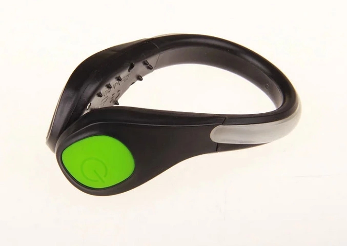The new group-buying outdoor sports night running led safety warning light is a bestseller at the street stall, featuring a running light and illuminated shoe clip details Picture
