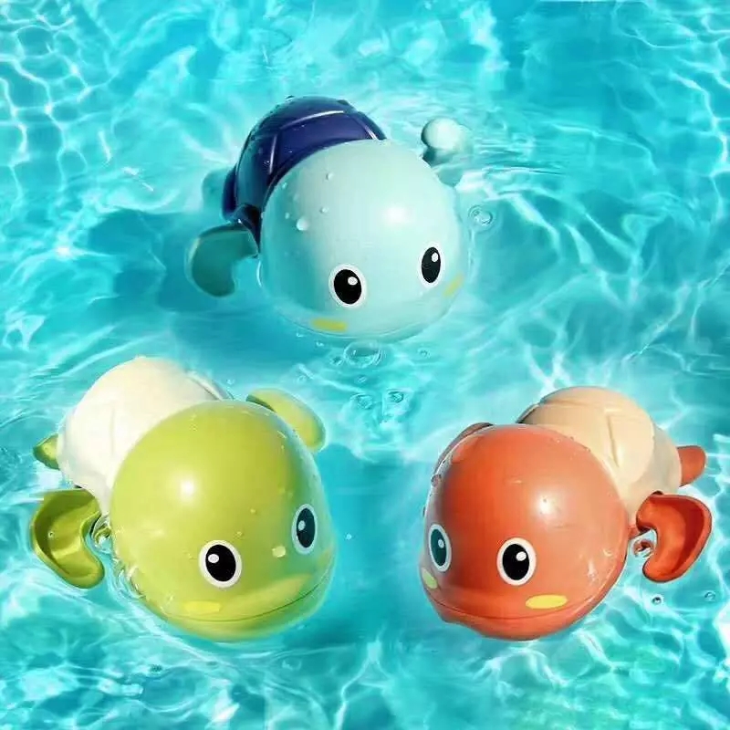 The new street stall supplies are selling well. The popular products at the street stalls, such as the swimming turtle children's bath, are in high demand for summer full figure