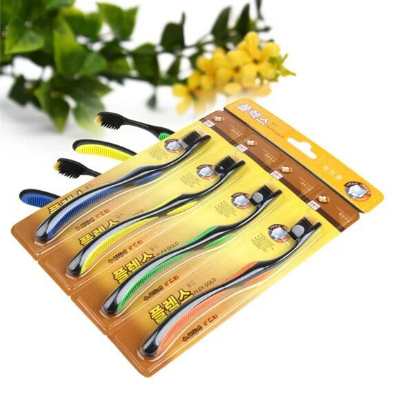 The manufacturer wholesals four sets of high-end gold-plated toothbrushes and four sets of soft-bristled ones. They are available for street vending. The supply source is Korean toothbrushes details Picture