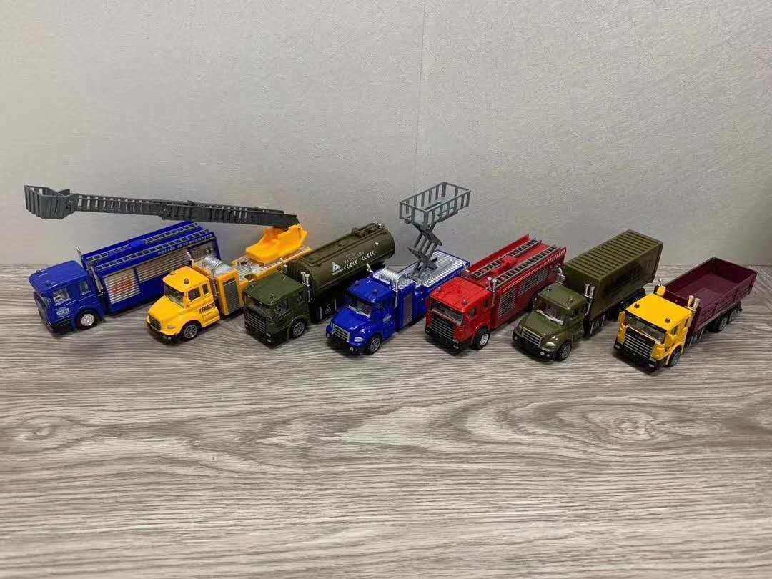 A variety of hot-selling products at street stalls, such as the Huili simulation car model, alloy engineering vehicle, military vehicle, and fire engine, are mixed in multiple colors Item Picture