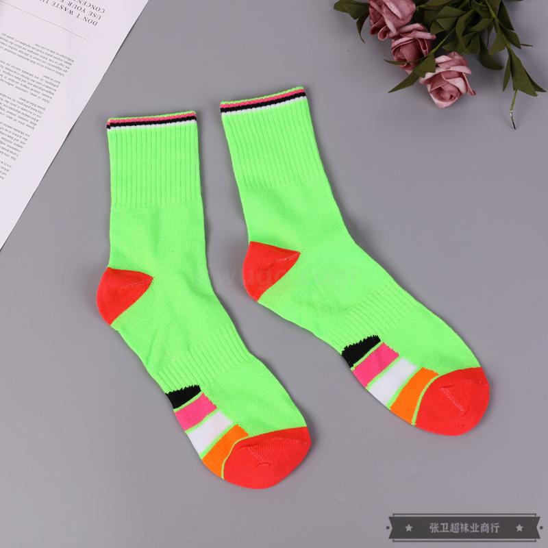 Sock street stalls offer a wide range of fashionable and trendy European and American thigh-high socks. Spring and summer thin, colorful, ins style sports socks are available in various styles and can be delivered one piece at a time Specification image