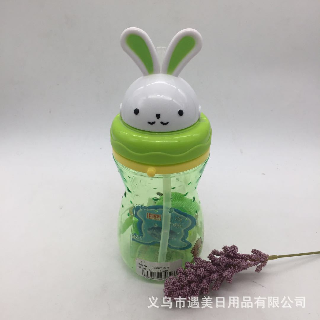 Summer children's cute cartoon plastic straw water cups, durable water cups for children and students at the beginning of the school year. Wholesale Application Scenario