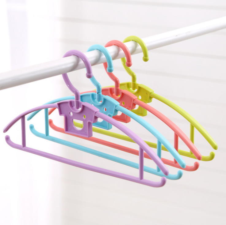 Modern and simple plastic daily necessities purple clothes hanger agency and franchise details Picture