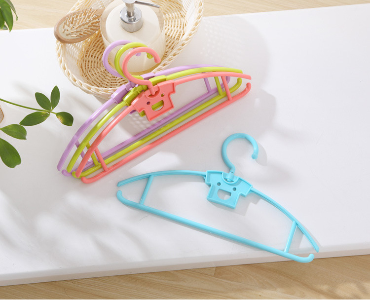 Modern and simple plastic daily necessities purple clothes hanger agency and franchise Application Scenario