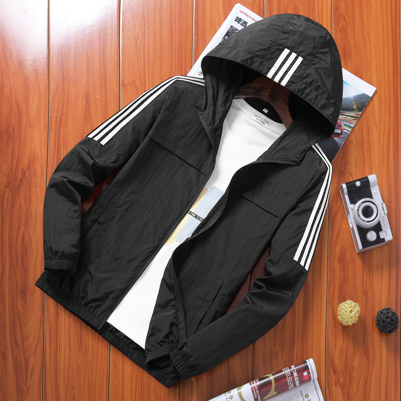 The new men's sun-protective clothing for summer 2020 is light, breathable, and suitable for young students to wear outdoors. It's a trendy top Application Scenario