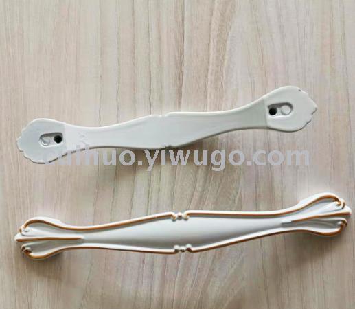 Wholesale of European-style modern and simple aluminum alloy wardrobe handles, furniture metal door handles, drawer hardware accessories handles Application Scenario