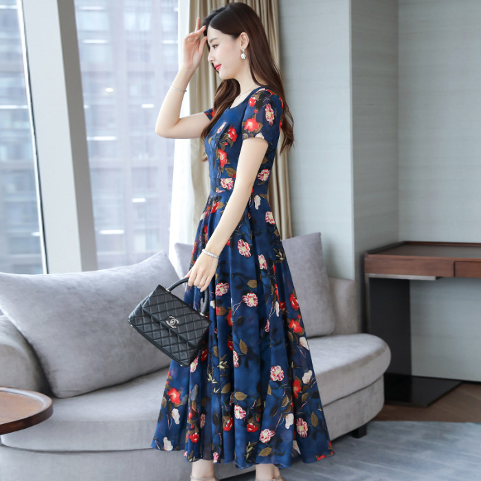 The 2020 new round neck short-sleeved slimming women's long dress with a large floral swing that reaches the knees and looks extremely ethereal Application Scenario