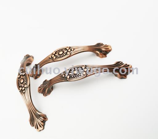 وكانت خزانة الملابس تستخدم أدوات سبائك الزنك المصنوعة من الزنك Specification image