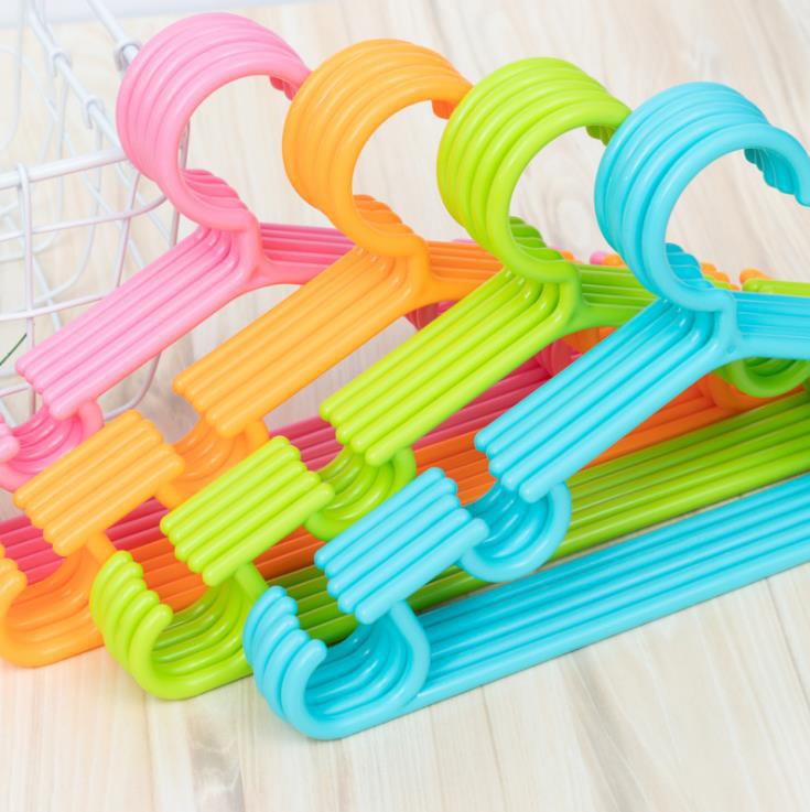 现代简约塑料日用百货绿色衣架一手货源