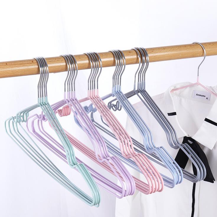 Modern and simple plastic daily necessities, purple clothes hangers, first-hand supply