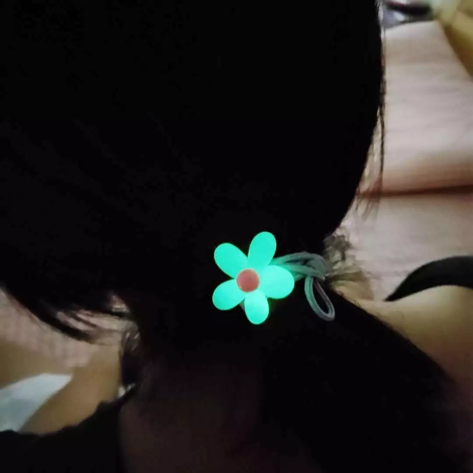 New glow-in-night small rubber band Korean-style cute flower hair tie, versatile hair tie, fluorescent rubber band hair band, children's hair accessory Item Picture