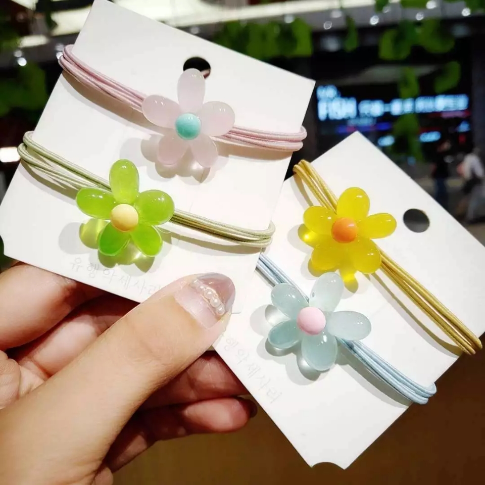 New glow-in-night small rubber band Korean-style cute flower hair tie, versatile hair tie, fluorescent rubber band hair band, children's hair accessory Application Scenario