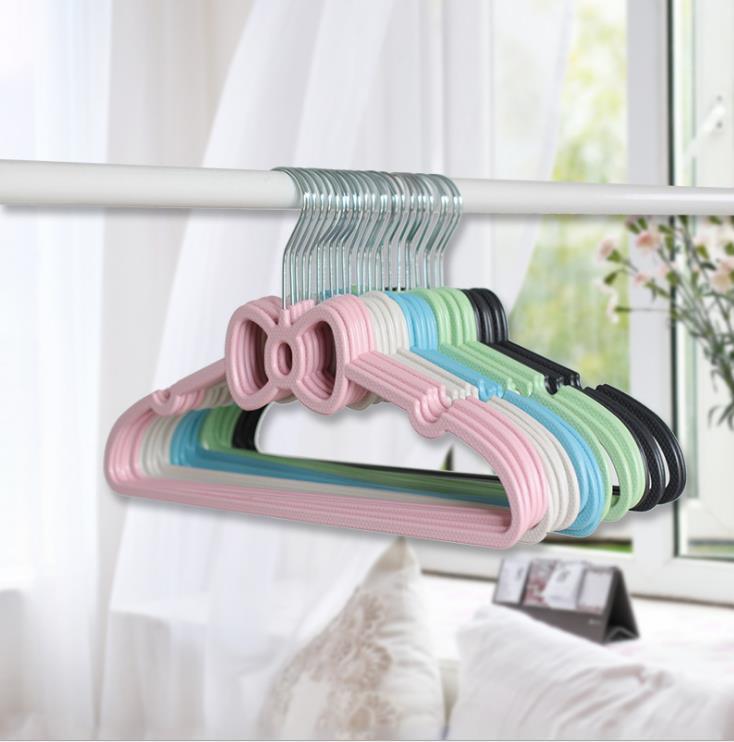 Wholesale of Nordic-style plastic daily necessities pink hangers from the manufacturer