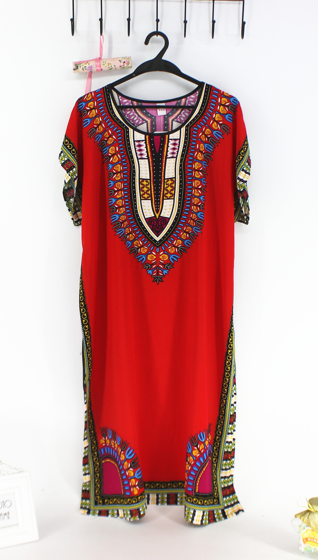This is a long and plump artificial cotton silk sleeping dress for Ms. Xia in the ethnic style of foreign trade. It is a slimming lace-up and longer cotton silk home dress