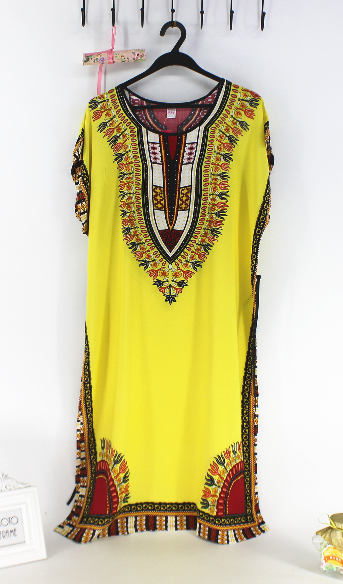 This is a long and plump artificial cotton silk sleeping dress for Ms. Xia in the ethnic style of foreign trade. It is a slimming lace-up and longer cotton silk home dress Application Scenario