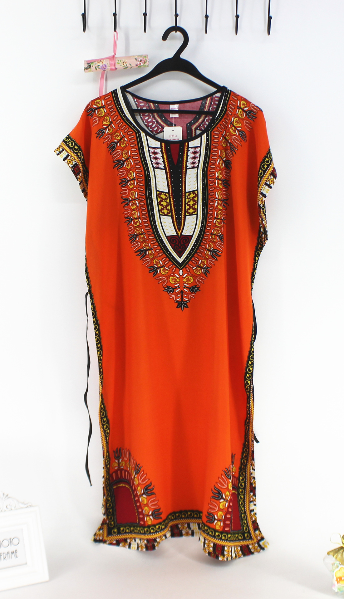 This is a long and plump artificial cotton silk sleeping dress for Ms. Xia in the ethnic style of foreign trade. It is a slimming lace-up and longer cotton silk home dress details Picture