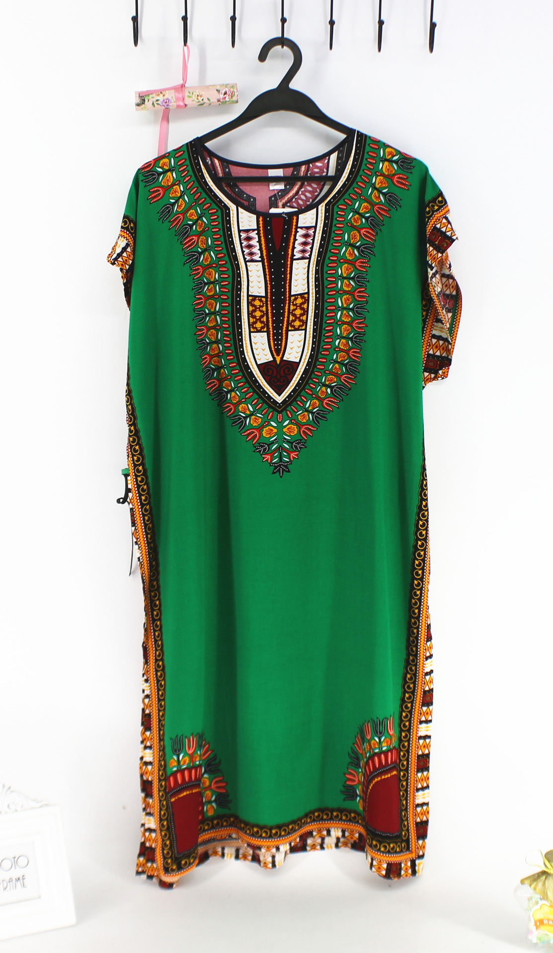 This is a long and plump artificial cotton silk sleeping dress for Ms. Xia in the ethnic style of foreign trade. It is a slimming lace-up and longer cotton silk home dress Item Picture