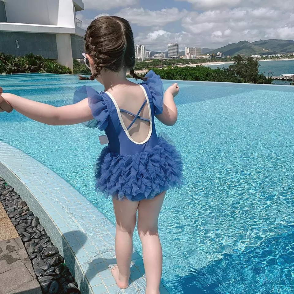 2022 Summer Korean-style children's lace princess swimsuits, stylish baby girls' triangular one-piece swimming suits for little girls Application Scenario