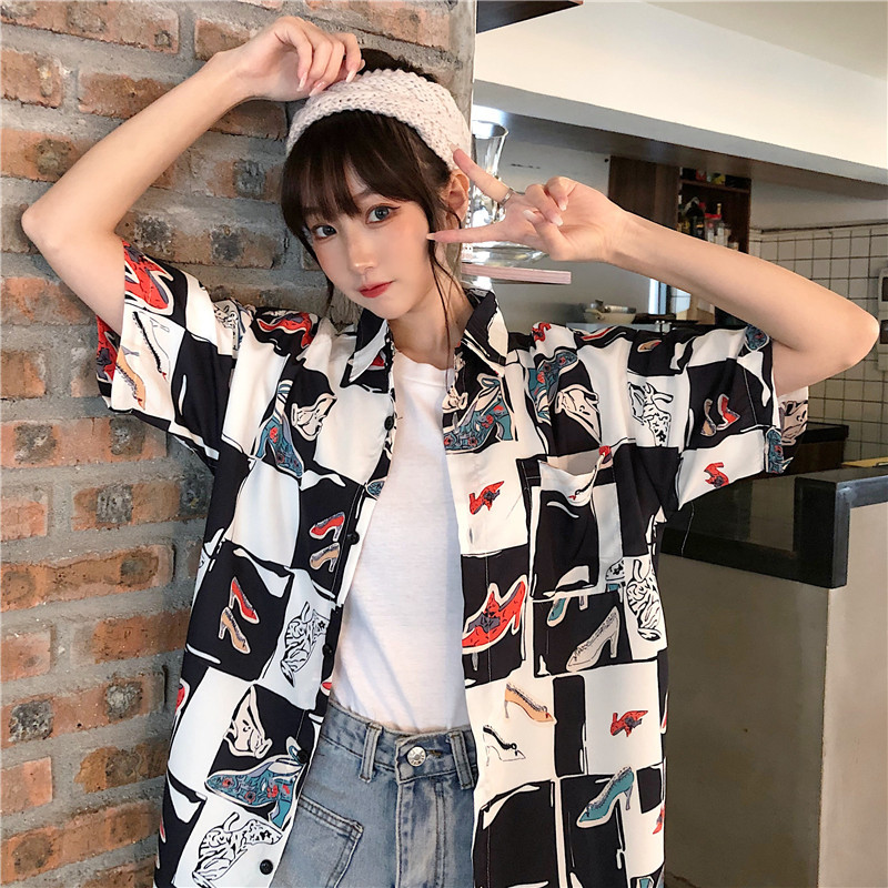 A loose and slimming cartoon printed shirt for women in summer, a Korean version of a super popular student short-sleeved floral shirt on Instagram