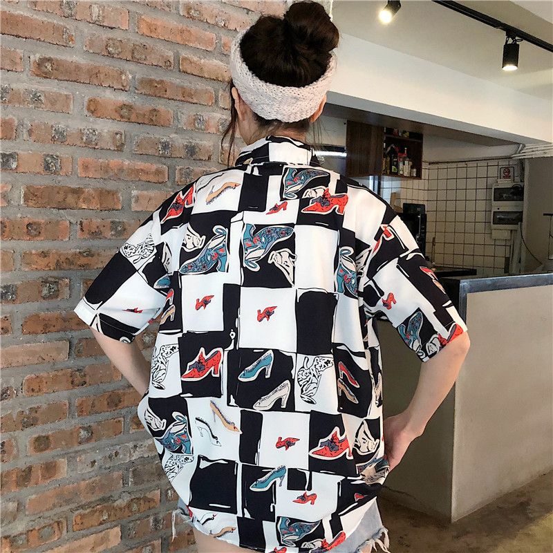 A loose and slimming cartoon printed shirt for women in summer, a Korean version of a super popular student short-sleeved floral shirt on Instagram Item Picture