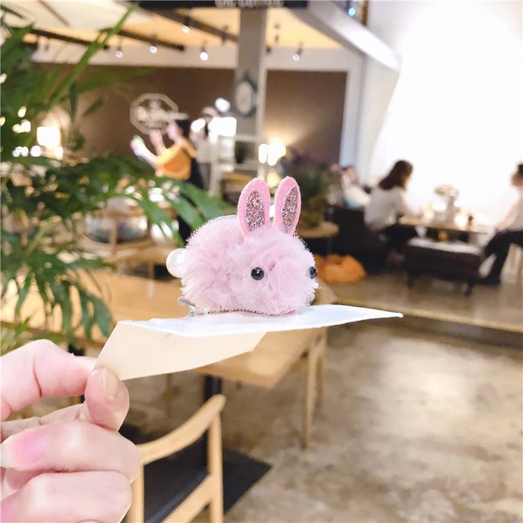 A new Korean version of a cute and adorable three-dimensional rabbit hairpin in a pearl-like style, a small fabric clip for girls, and a princess headpiece Application Scenario