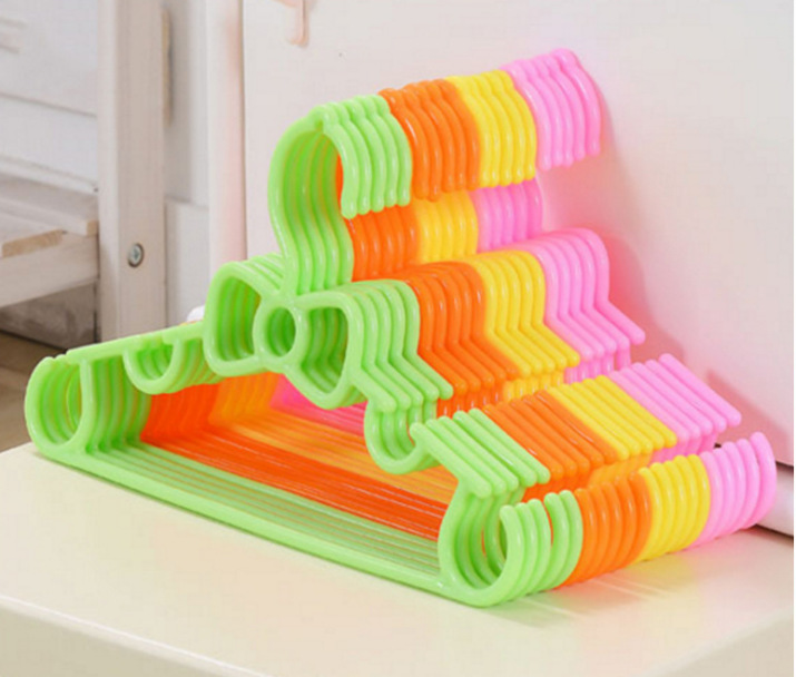 Modern and simple plastic daily necessities, green hangers, yellow hangers, pink hangers, green hangers, first-hand supply