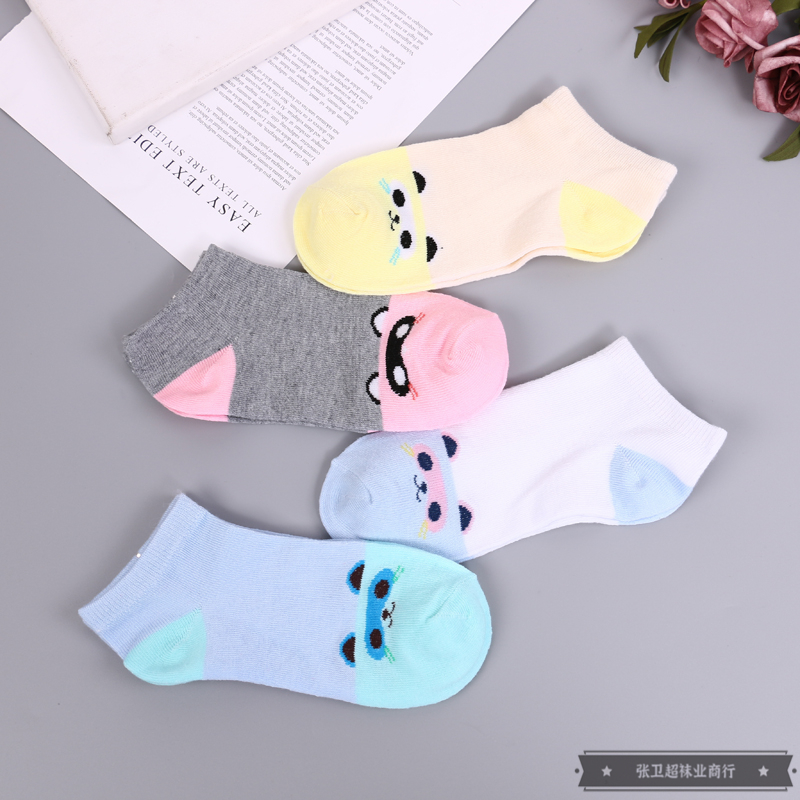 Summer light and fashionable women's socks with colorful cartoon patterns, comfortable, breathable, low-opening anti-drop boat socks for ladies Application Scenario