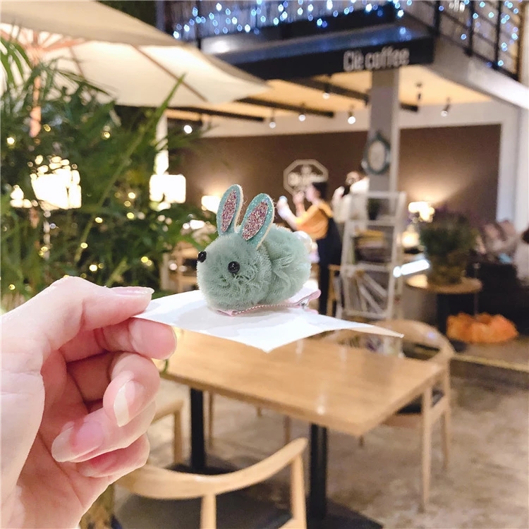 A new Korean version of a cute and adorable three-dimensional rabbit hairpin in a pearl-like style, a small fabric clip for girls, and a princess headpiece Item Picture