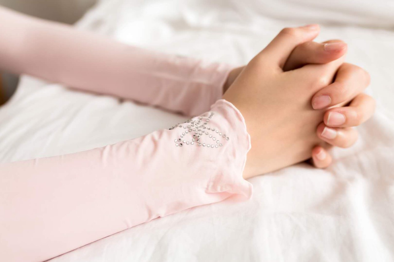 Free shipping summer ice sleeves with diamond-encrusted mesh and ice silk, sun protection and breathable sleeves for driving, running and traveling Item Picture