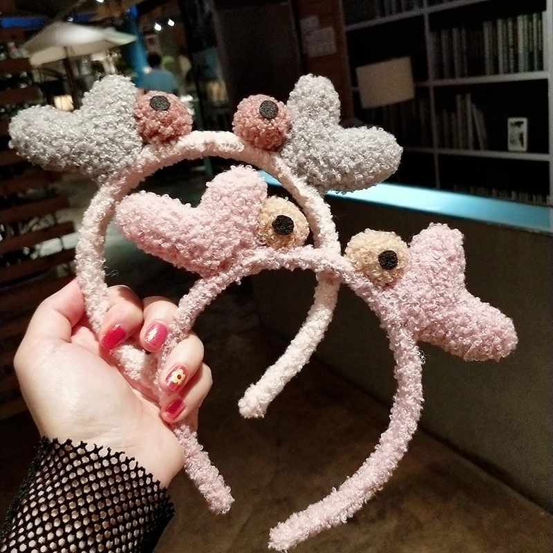 A new sweet and cute Korean headband for women, with a simple hairpin and rabbit ears cartoon hair clip Application Scenario