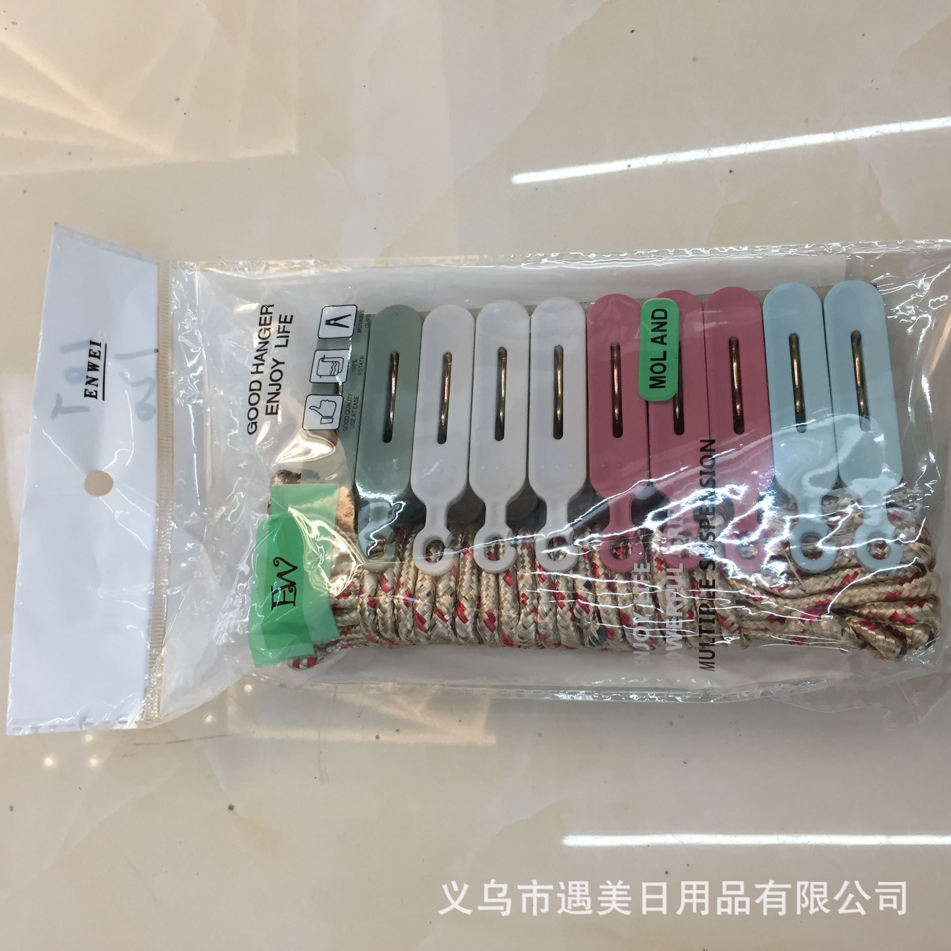 Modern, simple and universal daily necessities such as clothes clips, pants clips and storage clips, origin and supply details Picture
