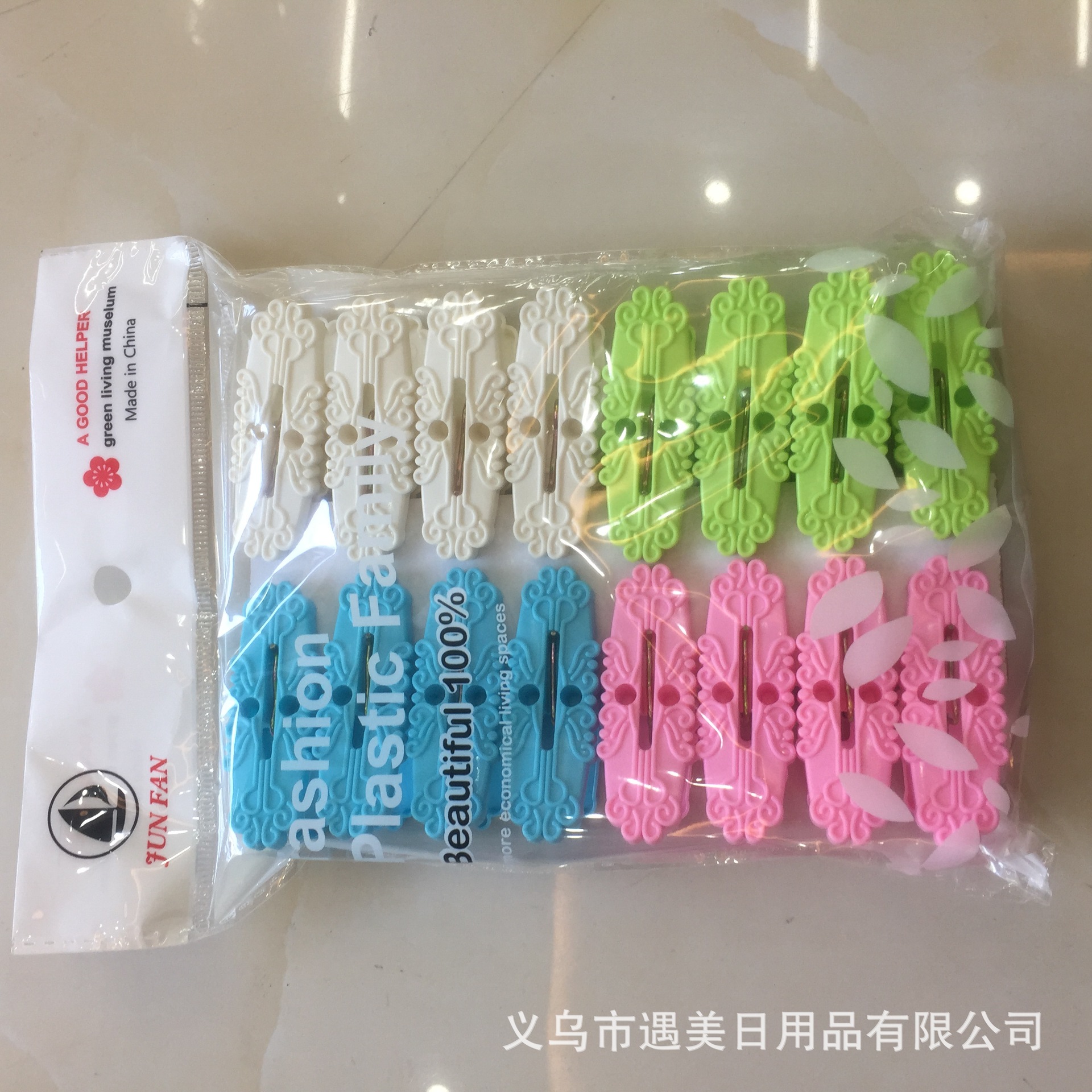 Modern, simple and universal plastic daily necessities such as clothes clips, pants clips and storage clips, factory wholesale details Picture
