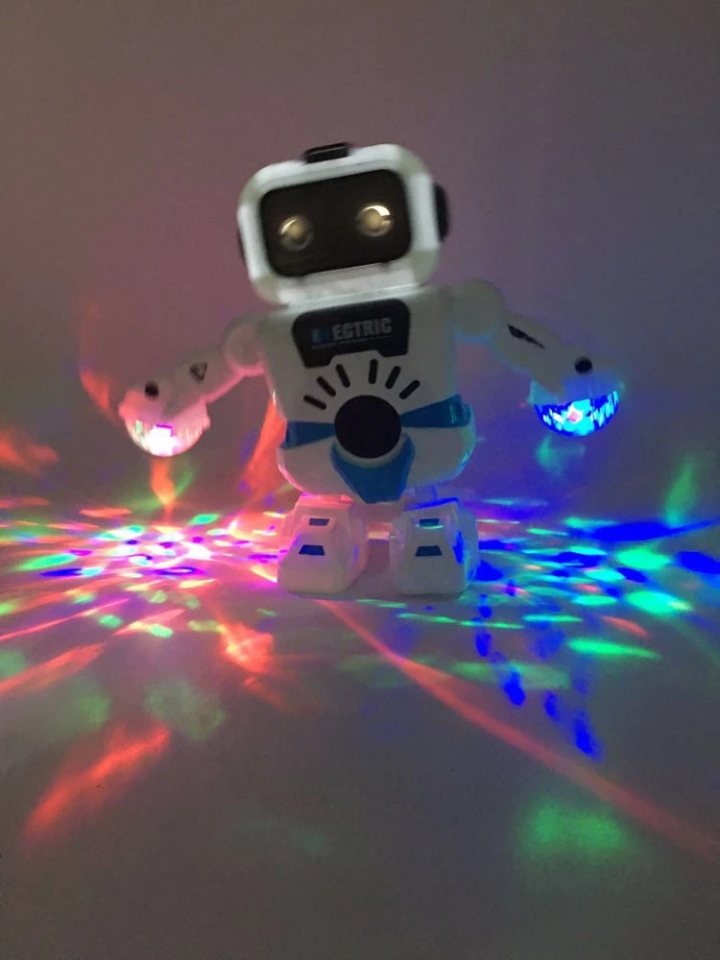 Street stall toy wholesale, electric dancing robot, electric children's toy, music flash dancing robot h Specification drawing