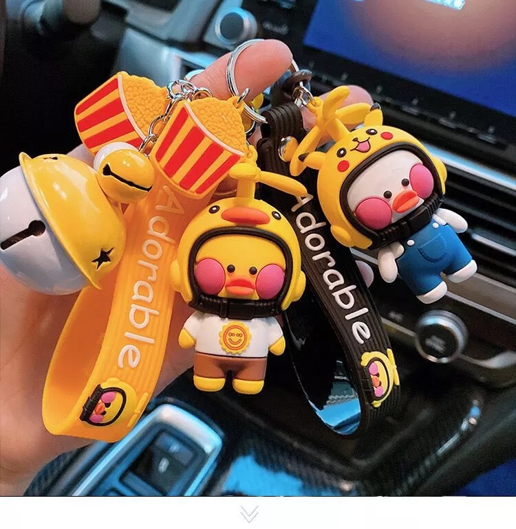 New best-selling helmet, duck keychain, creative and cute schoolbag pendant, couple car keychain ring gift full figure