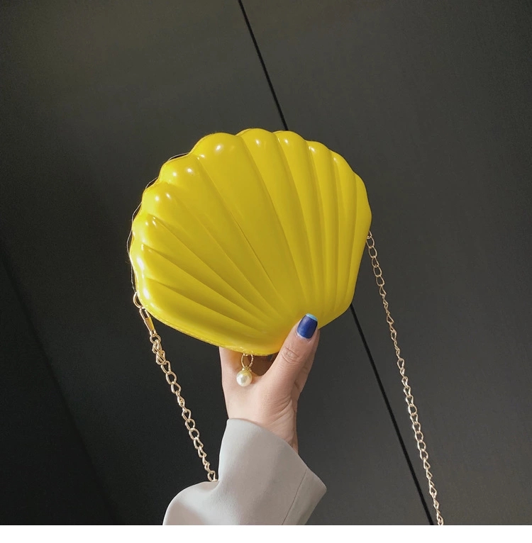 The new Korean-style versatile crossbody shell bag with chain design and creative single-shoulder bag from Instagram is selling well Application Scenario