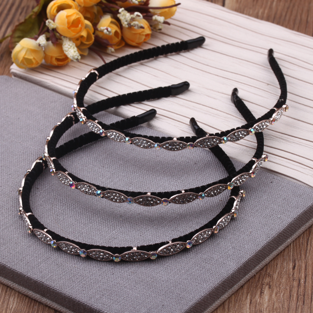 10-yuan store premium Korean fabric hair accessories, cross diamond-encrusted fine hair bands, rhinestone headwear, velvet wrapped headbands Application Scenario