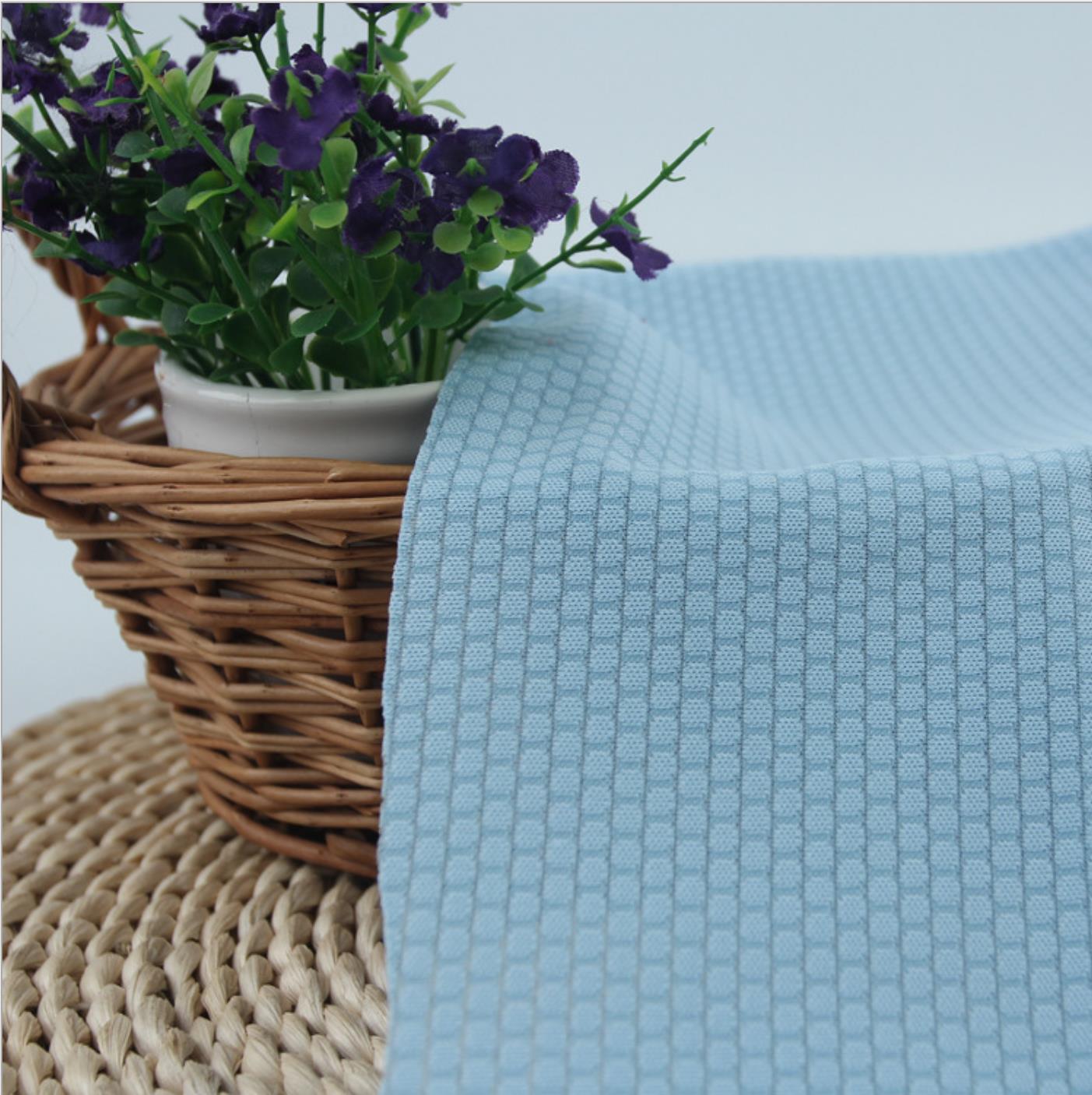 Factory direct sales of football grid honeycomb mesh fabric knitted sportswear fabric, all-polyester quick-drying outdoor T-shirt