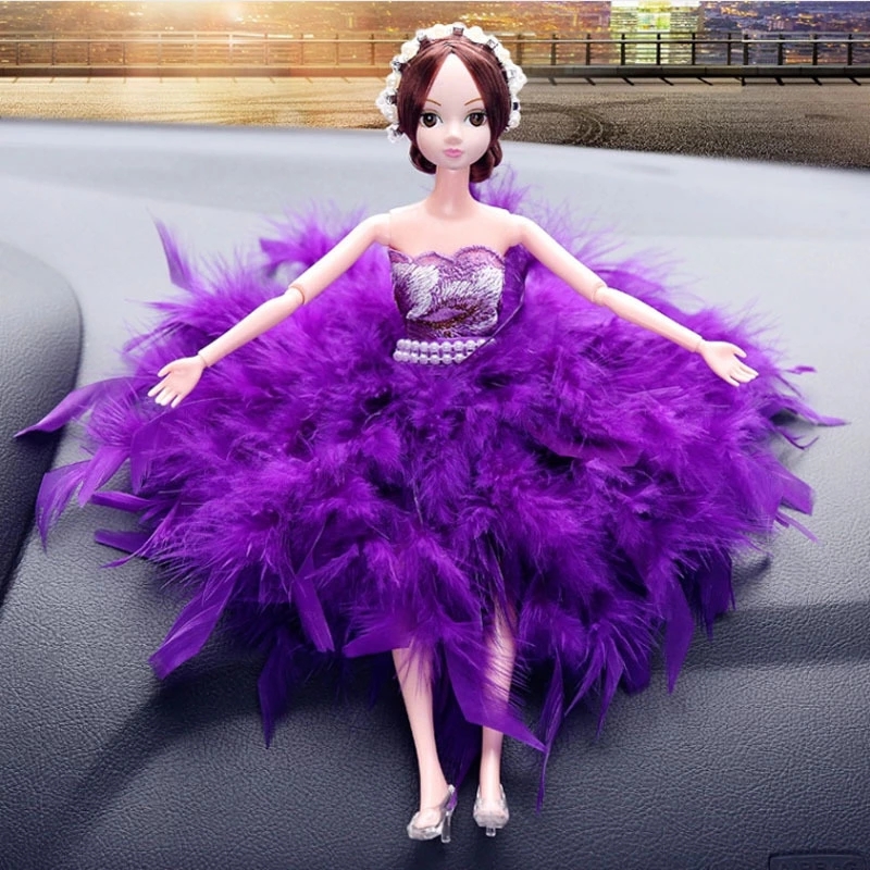Creative and cute car decoration, fashionable women's wedding dresses, cartoon dolls, handcrafted gifts, and heavy craftsmanship car ornaments Item Picture