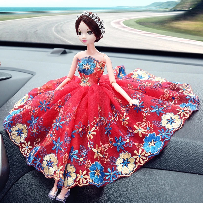 Creative and cute car decoration, fashionable women's wedding dresses, cartoon dolls, handcrafted gifts, and heavy craftsmanship car ornaments Application Scenario