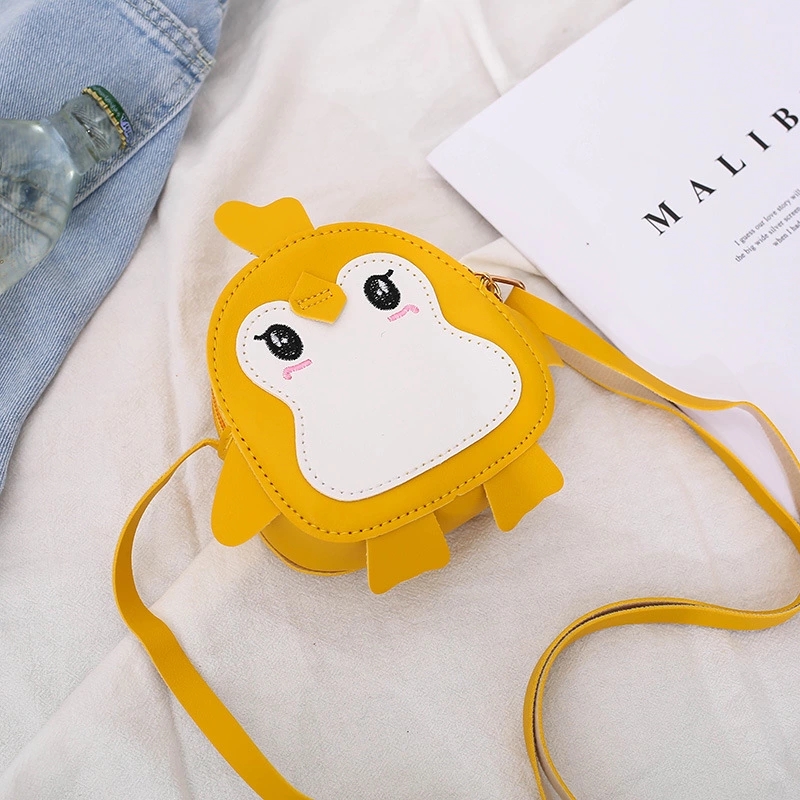 mini bag Cartoon cute little penguin children's crossbody bag, color-blocking children's coin purse, street toy bag wholesale Application Scenario