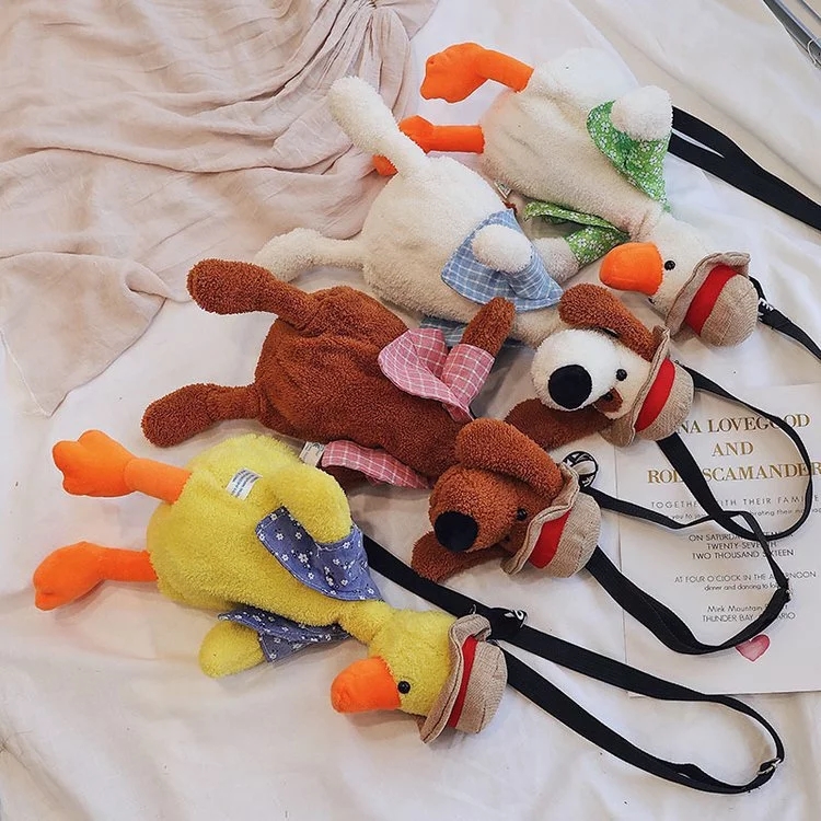 The 2022 new creative ins plush women's crossbody bag, plush puppy bag, and energetic duck bag are selling well full figure