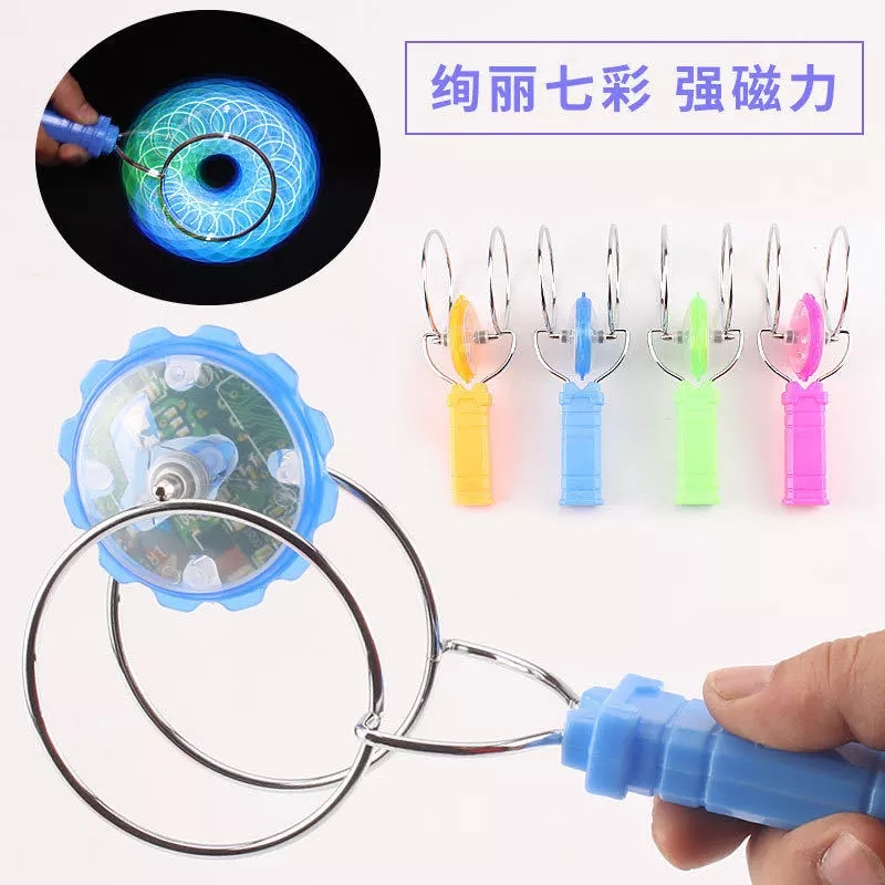 The night market stalls are selling best-selling new products such as magic gyroscopes, luminous track gyroscopes, children's toys, yo-yos and yo-yos Item Picture