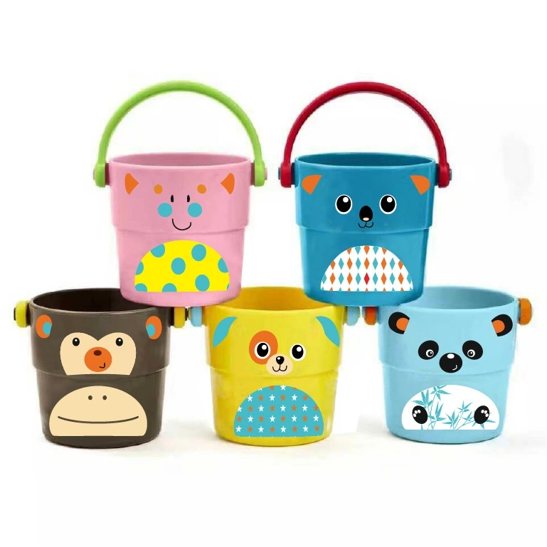 The new mini shower bucket, colorful stacked showerhead, water play cartoon animal bathroom toys are selling well at the street stall full figure