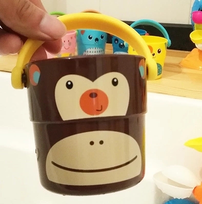 The new mini shower bucket, colorful stacked showerhead, water play cartoon animal bathroom toys are selling well at the street stall Specification drawing
