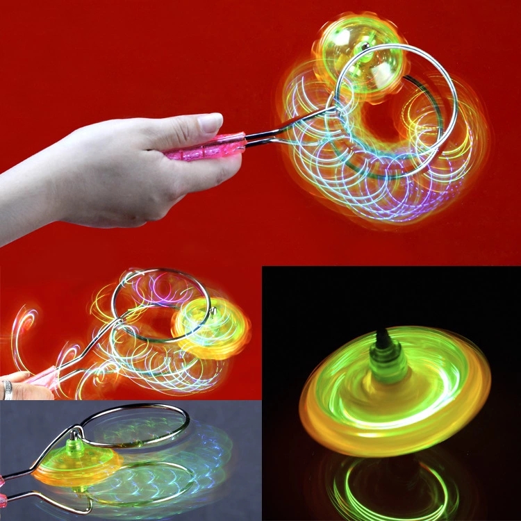 The night market stalls are selling best-selling new products such as magic gyroscopes, luminous track gyroscopes, children's toys, yo-yos and yo-yos details Picture