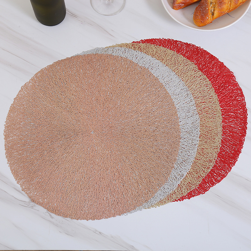 European-style round table MATS, PVC hollowed-out and gold-embossed table MATS, heat-insulating and anti-slip coffee coasters, steak plate MATS Application Scenario